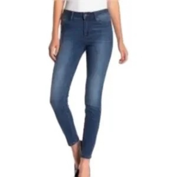 Tahari Chloe Fit Solution Skinny Jeans In Medium Wash Womens 8/29 - Picture 1 of 5